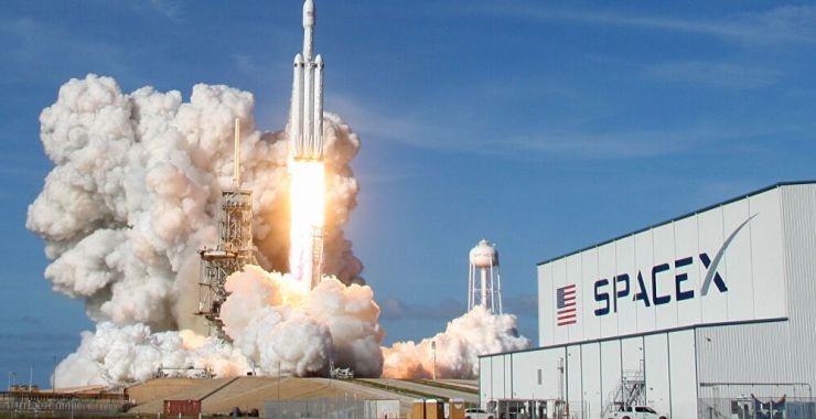 سبيس إكس تنجح بإرسال أربعة رواد فضاء لمحطة الفضاء الدولية للمرة الثانية